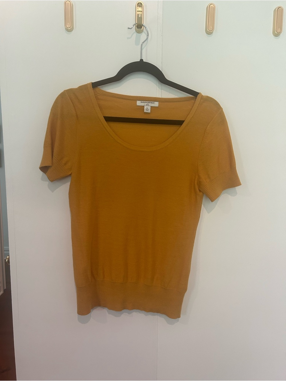 Banana Republic Golden Mustard Short-Sleeve Scoop Neck Tee